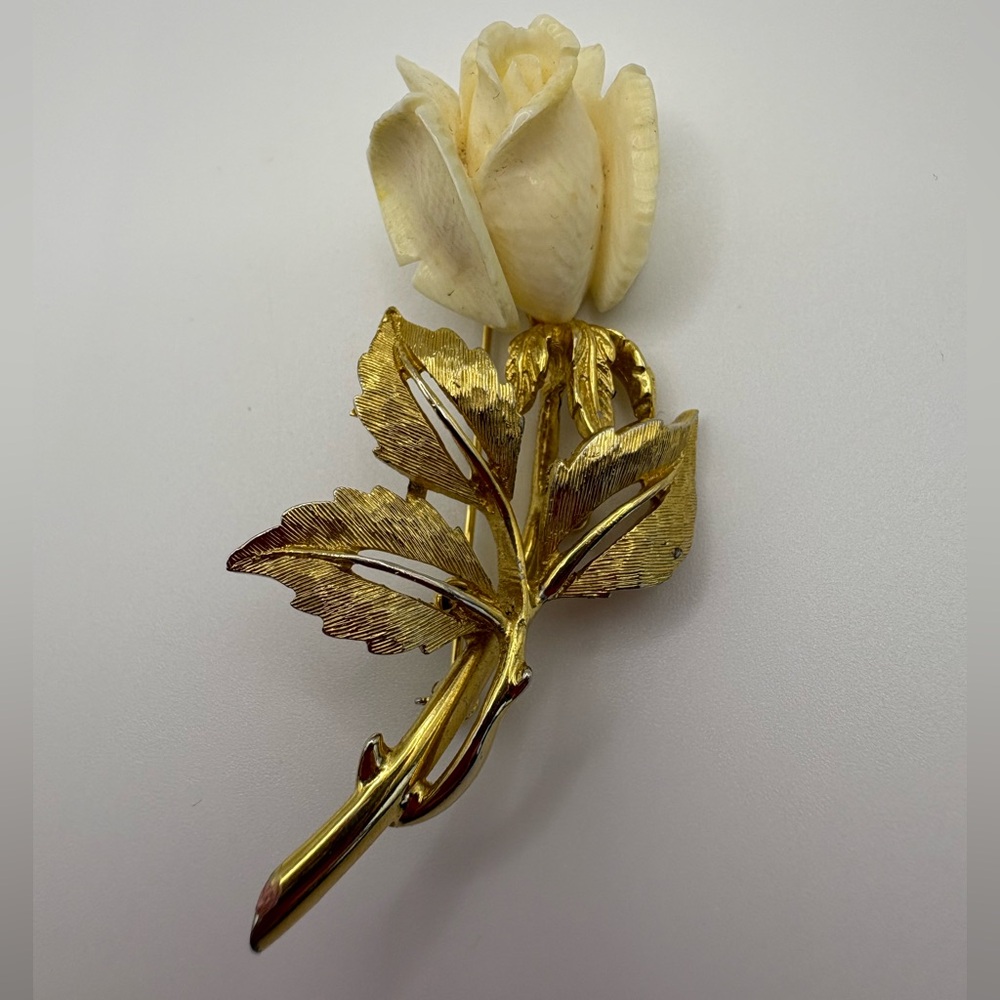 Elegant Gold and Cream Rose Brooch - Picture 1 of 8